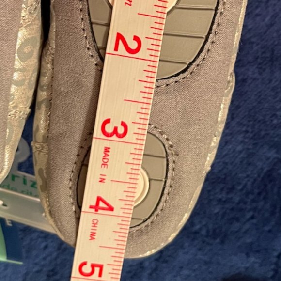 Stride Rite infant girls faux fur lined booties, silver pattern, NWT - Picture 10 of 15